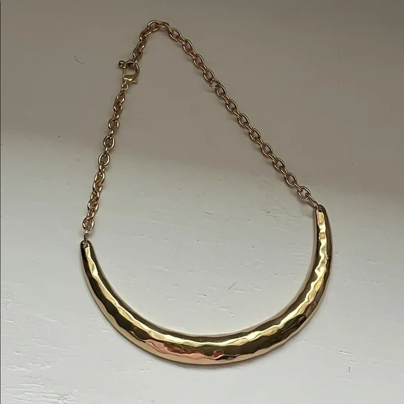 Chic Hammered Gold Tone  Necklace - Picture 6 of 10